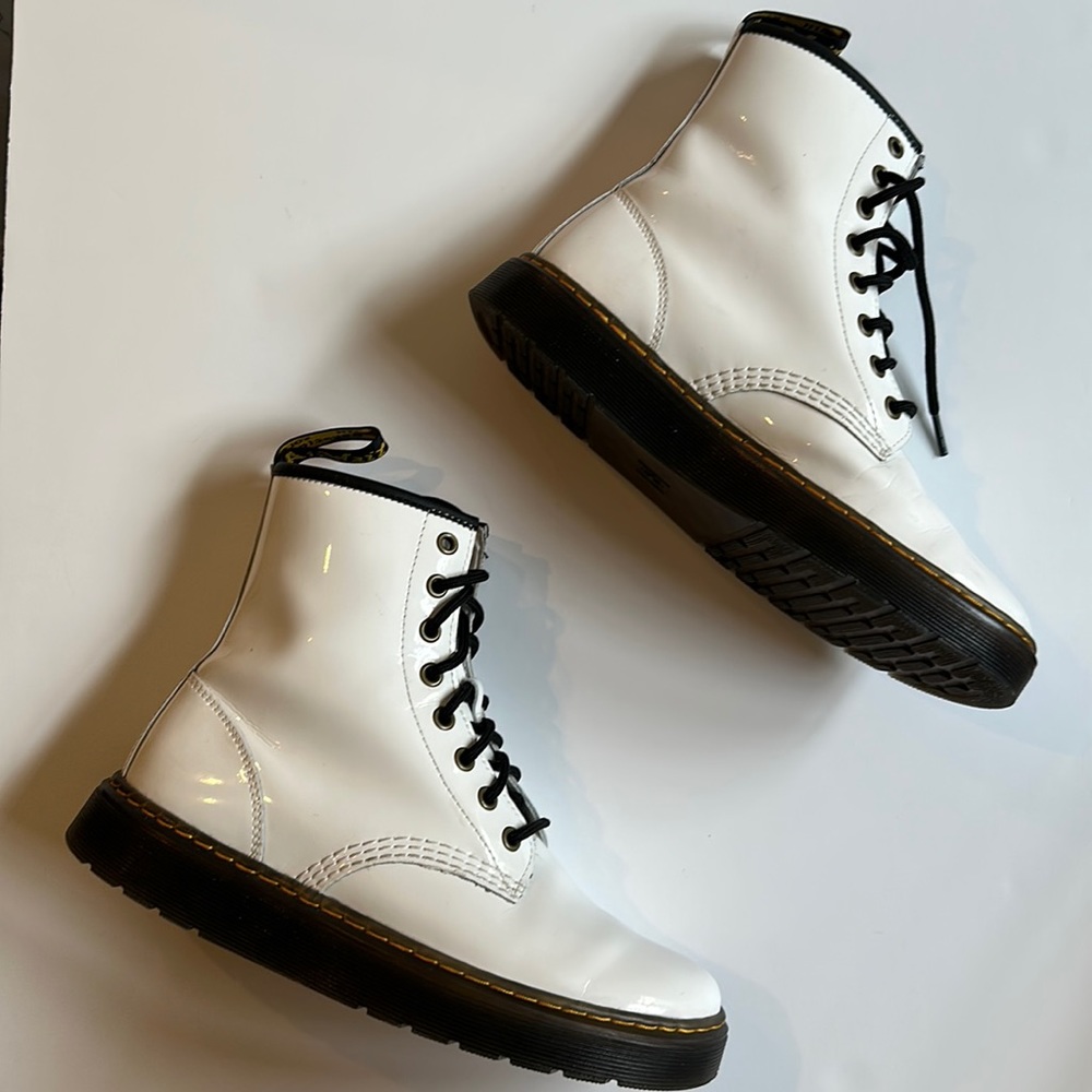 Women’s Dr. Martens leather lace up boots, US size 7, lightly worn with no tags